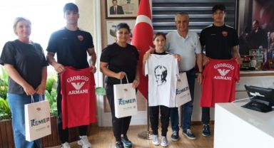 Milli takıma seçilen judoculardan Kemer Belediye Başkanı Necati Topaloğlu’na ziyaret