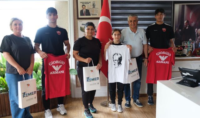 Milli takıma seçilen judoculardan Kemer Belediye Başkanı Necati Topaloğlu’na ziyaret