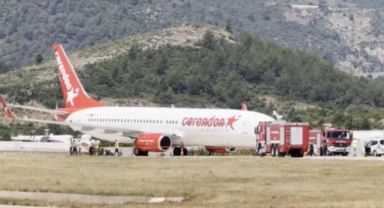 Son Dakika: Antalya Havalimanı'nda Corendon Havayolları Uçağı Acil İniş Yaptı, Yolcular Tahliye Edildi