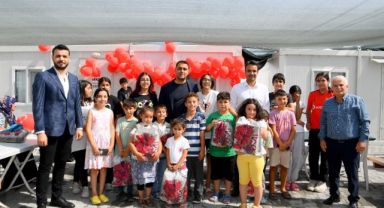 ÇUKUROVA BELEDİYESİ BAŞKANI KOZAY KONTEYNER KENTTE ÇOCUKLARLA BAYRAMLAŞTI