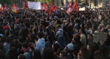 Fransa'da Aşırı Sağın Seçim Zaferi Protestoları Tetikledi