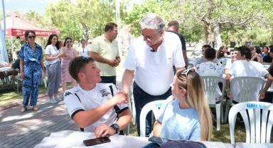 Kemer Belediye Başkanı Necati Topaloğlu’ndan öğrencilere mangal partisi