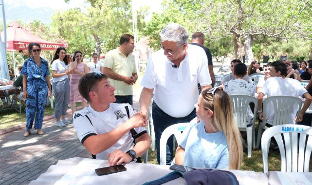 Kemer Belediye Başkanı Necati Topaloğlu’ndan öğrencilere mangal partisi