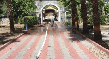 Kemer'de Bayram öncesi cami bahçelerinde bakım çalışmaları 