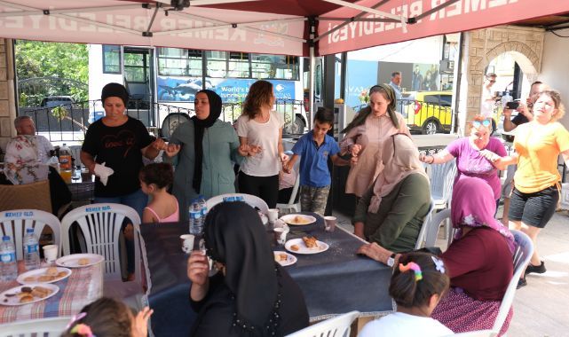 Kemer'de Engelli bireylere ayakkabı dağıtıldı