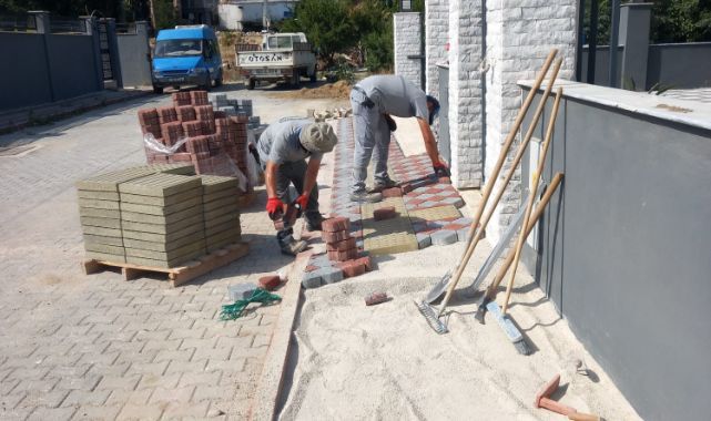 Kemer’de yol ve kaldırım çalışmaları hızla devam ediyor