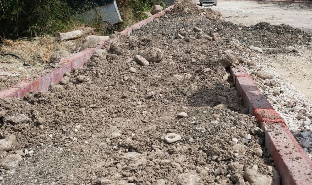 Kemer Kuzdere’de yol ve kaldırım çalışmaları