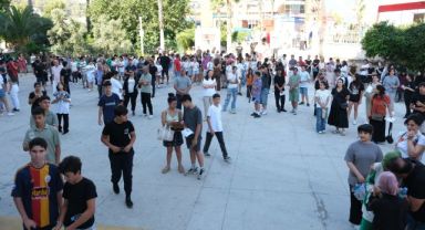 Sınav öncesi Kemer Belediyesinden öğrencilere su ve şeker