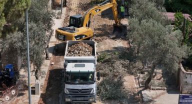 Aydın Büyükşehir Belediyesi, kent genelinde eş zamanlı olarak sürdürülen yol yapım çalışmalarına devam ediyor