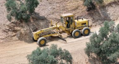 Aydın genelinde yol yapım, bakım ve onarım çalışmalarını aralıksız sürüyor
