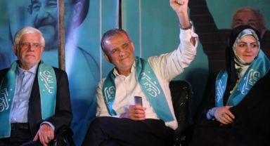 İran'da Pezeşkiyan, Türklüğüyle Gurur Duyduğunu Sloganla Zafer Kazandı