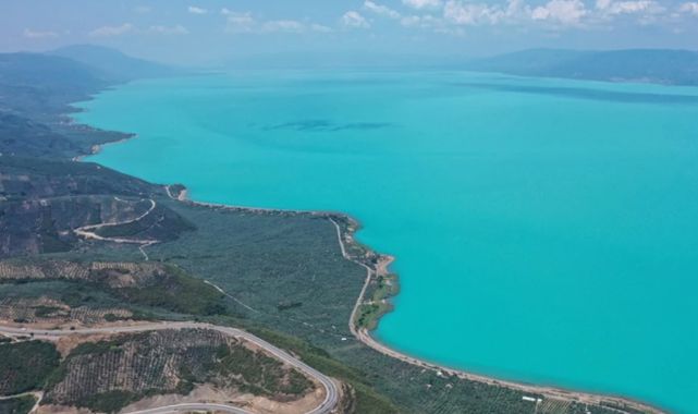 İznik Gölü, Alg Patlaması Sonucu Turkuaz Renge Büründü: Doğal Güzelliğiyle Turizme Katkı Sağlıyor