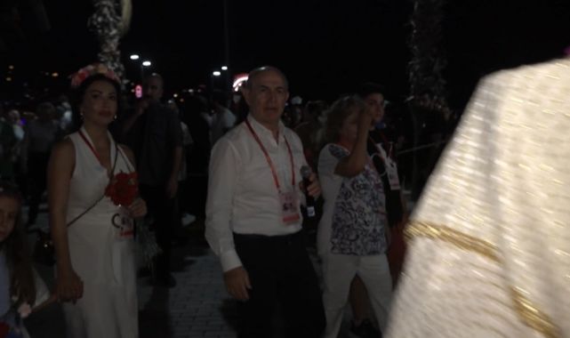 Uluslararası İstanbul Büyükçekmece Kültür ve Sanat Festivali Geleneksek kortej yürüyüşü görsel bir şölen yaşattı