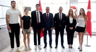 30 Ağustos Zafer Bayramı dolayısıyla Kemer'de tören düzenlendi