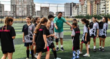 Ankara Büyükşehir Belediyesi’nden Minik Futbolculara Özel Turnuva: Kadın Futbolu Destekleniyor