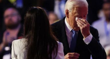 Duygusal Veda Konuşması Yaparak 2024 Seçimlerinde Aday Olmayacağını Açıkladı