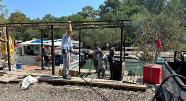 Kemer Balıkçı Barınağı’ndaki kaçak yapılar kaldırıldı
