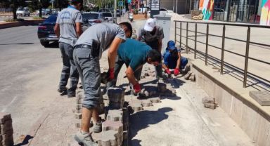 Kemer’de yol ve kaldırım çalışmaları 