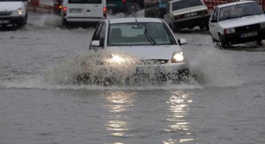 Sıcak Havalar Yerini Şiddetli Yağışlara Bırakıyor: Meteoroloji Genel Müdürlüğü'nden Yeni Uyarılar