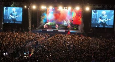 Aydın’da 30 Ağustos Zafer Bayramı Coşkusu: 40 Bin Kişi Mor ve Ötesi Konserinde Buluştu