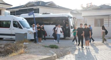 Eğitime Destek Projeleriyle Öne Çıkan Kemer Belediyesi, Lise Öğrencilerine Ücretsiz Ulaşım Sağlıyor