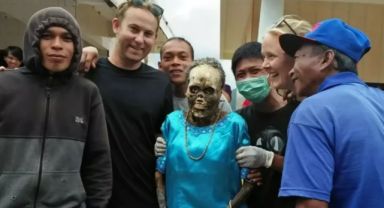 Endonezya'daki Torajan Kabile Geleneği: Ölü Akrabalarla Fotoğraf Çekimi ve Ritüeller