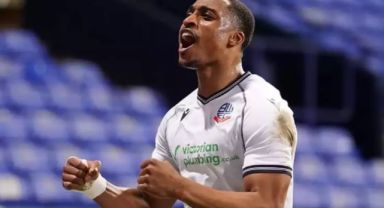 İngiltere'de Şaşırtıcı Sakatlık: Futbolcu Hapşırırken Kendini Yaraladı