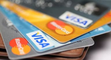 AK Parti, Kredi Kartı Kesintisi Üzerine Tartışmalar Sonrasında Yasa Teklifini Yeniden Gözden Geçirecek