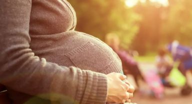 İtalya’da Taşıyıcı Annelik Evrensel Suç Sayıldı