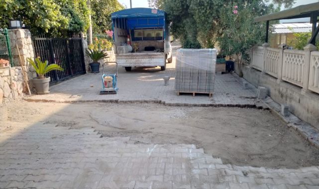 Kemer’de Yol ve Kaldırım Çalışmaları Sürüyor
