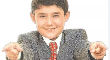 Küçük İbo: 90’ların Unutulmaz Çocuk Şarkıcısı Yeniden Sahne Aldı