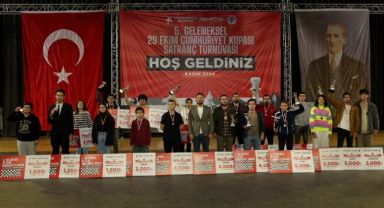 5. Geleneksel 29 Ekim Satranç Turnuvası Heyecanı Küçükçekmece'de Yaşandı