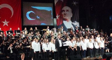 Kemer Belediyesi Gençlik Orkestrası Üyelerinden Müzik Dolu Gece