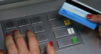ATM'lerde Yeni Güvenlik Dönemi: Tahmin Edilebilir Şifreler Yasaklandı, Israrcı Kullanıcıların Kartları Bloke Edilecek