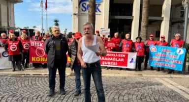 Emeklilerden Hükümete Tepki: SGK Önünde Soyunarak Protesto Ettiler