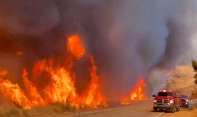 Los Angeles'ta Yeni Yangın: Alevler Hızla İlerliyor, Tahliyeler Başladı