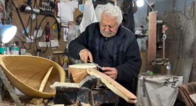 Ferdi Tayfur’un Şarkıları Adana’daki Bu Dükkanda Hayat Bulmuş