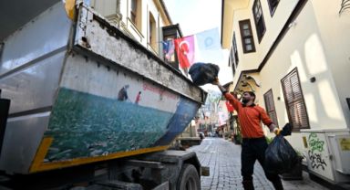 Kaleiçi'nde Çöpte Dedektiflik: Antalya Muratpaşa Belediyesi'nin Örnek Temizlik Uygulaması