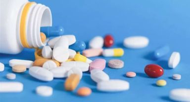 Türkiye'de Satılan Popüler Antibiyotik İçin Alarm: Ciddi Yan Etkiler Nedeniyle Raflardan Kaldırılıyor