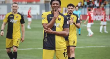 İstanbul'a Üniversite İçin Geldi, Futbol Kariyerinde Yıldızlaştı