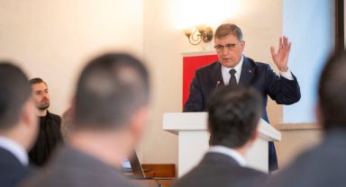 İzmir Büyükşehir Belediye Başkanı Cemil Tugay’dan Demokrasi Vurgusu