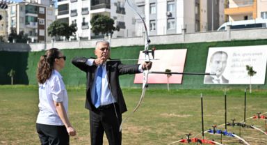 Muratpaşa Belediye Başkanı Ümit Uysal, Gençleri Okçuluk Eğitimine Katılmaya Davet Etti