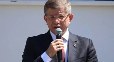 Ahmet Davutoğlu’nun Yeni İmajı Gündem Oldu: Sosyal Medyada Trump Benzetmesi Dikkat Çekti