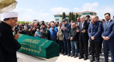 Cumhurbaşkanı Erdoğan, eski Arapça öğretmeninin cenaze namazına katıldı
