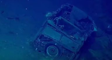 Pasifik'in Derinliklerinde Sıra Dışı Keşif: Uçak Gemisi Enkazında Tarihi Otomobil Bulundu