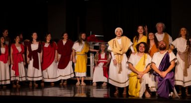 Bi Değişik Tiyatro’dan : Eşek Arıları