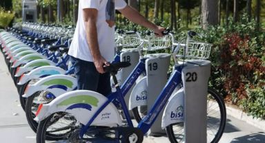 İzmir’de Belediyenin Bisiklet İhaleleri Kamu Zararı Tartışmalarını Beraberinde Getirdi