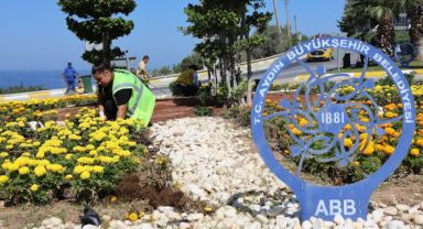 Aydın Büyükşehir Belediyesi’nden Kuşadası’nda Kapsamlı Temizlik ve Bakım Çalışması