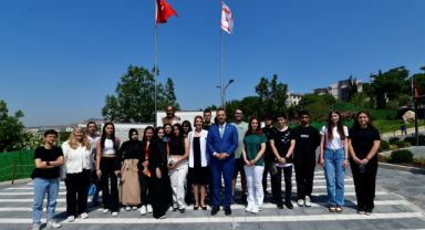 Bornova Belediye Başkanı Ömer Eşki’den BELGEM’li Öğrencilere Yerinde Tarih Dersi: Kıbrıs Barış Harekâtı KKTC Parkı’nda Anlatıldı