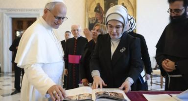 Emine Erdoğan, Vatikan'da Papa 14. Leo ile Kapsamlı Görüşme Gerçekleştirdi